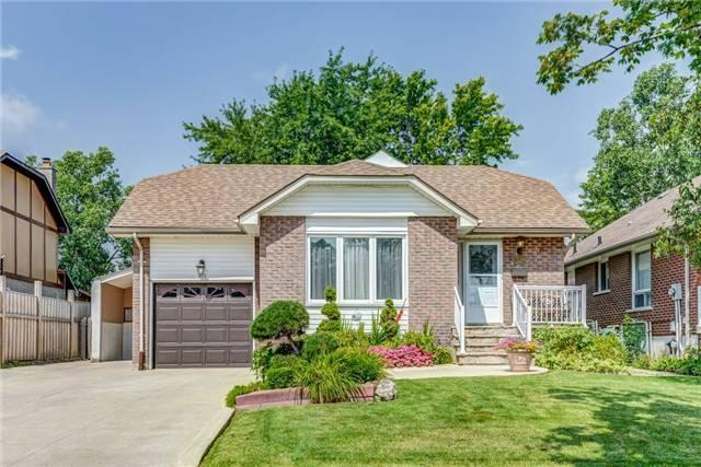 951 Chippenham Dr, House detached with 3 bedrooms, 2 bathrooms and 5 parking in Mississauga ON | Image 2