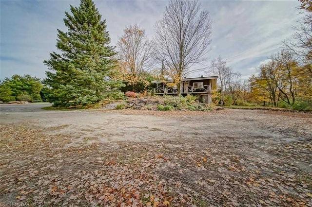 8640 Appleby Line, House detached with 3 bedrooms, 3 bathrooms and 22 parking in Milton ON | Image 27