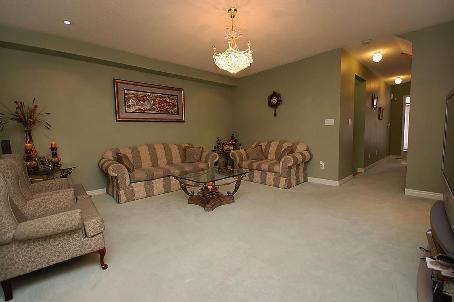 81 Seahorse Ave, House semidetached with 4 bedrooms, 3 bathrooms and 3 parking in Brampton ON | Image 2