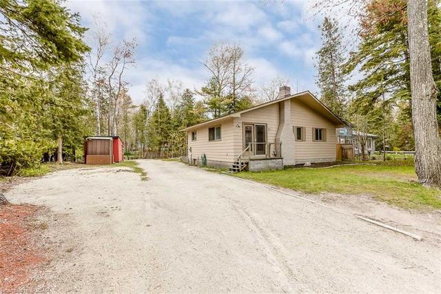 1731 Shore Lane, House detached with 2 bedrooms, 1 bathrooms and null parking in Wasaga Beach ON | Image 3