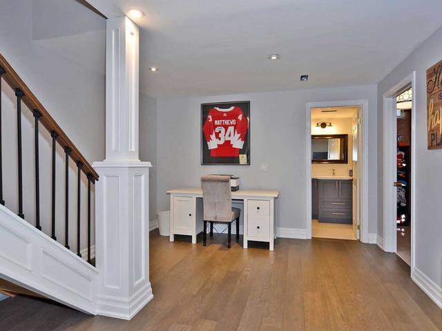 63 Sonoma Blvd, House attached with 2 bedrooms, 3 bathrooms and 2 parking in Vaughan ON | Image 5
