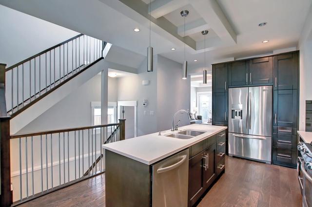 3714 2 Avenue Sw, House detached with 4 bedrooms, 3 bathrooms and 4 parking in Calgary AB | Image 2
