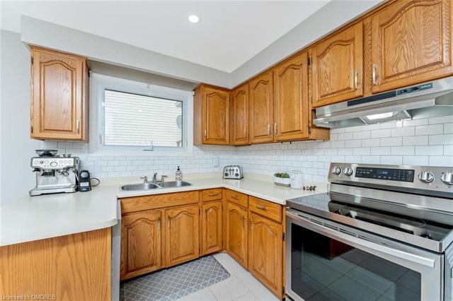 532 Beaver Crt, House detached with 3 bedrooms, 2 bathrooms and 5 parking in Milton ON | Image 4