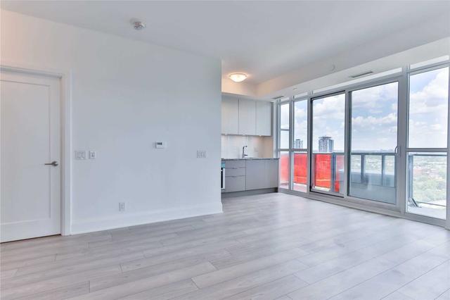 1008 - 120 Parliament St, Condo with 3 bedrooms, 2 bathrooms and 1 parking in Toronto ON | Image 4