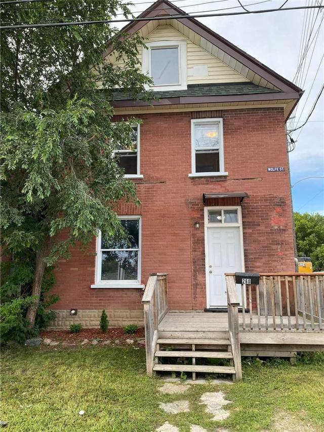 260 Wolfe St, House detached with 3 bedrooms, 2 bathrooms and 2 parking in Peterborough ON | Image 1
