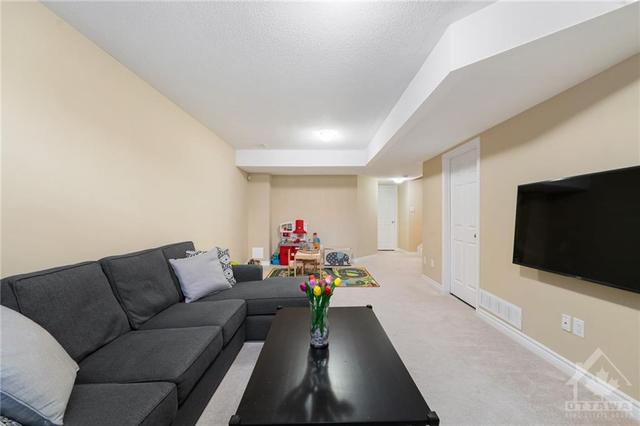 161 Lerta Way, Townhouse with 3 bedrooms, 3 bathrooms and 3 parking in Ottawa ON | Image 25
