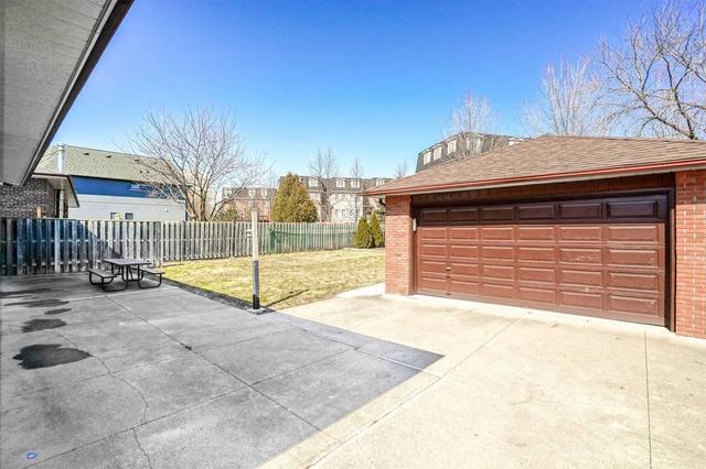 3041 Franze Dr, House detached with 3 bedrooms, 2 bathrooms and 8 parking in Mississauga ON | Image 28