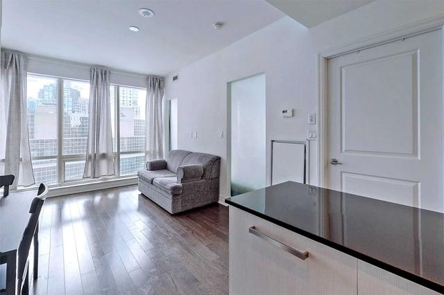 1407 - 8 The Esplande Ave, Condo with 1 bedrooms, 1 bathrooms and 0 parking in Toronto ON | Image 2