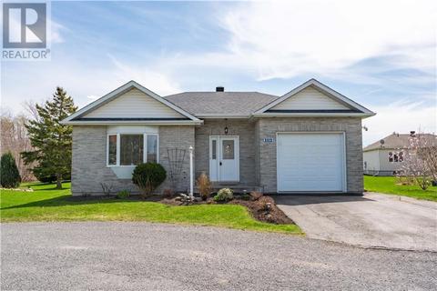 6236 Dalton Court, House detached with 3 bedrooms, 2 bathrooms and 3 parking in South Glengarry ON | Card Image