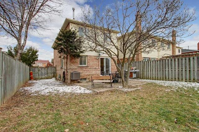 66 Dumfries Ave, House attached with 3 bedrooms, 3 bathrooms and 3 parking in Brampton ON | Image 26
