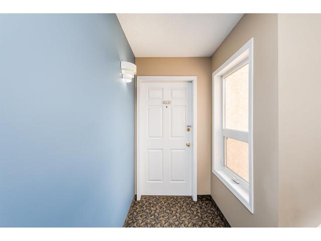212 - 9003 106a Av Nw, Condo with 3 bedrooms, 2 bathrooms and 2 parking in Edmonton AB | Image 6