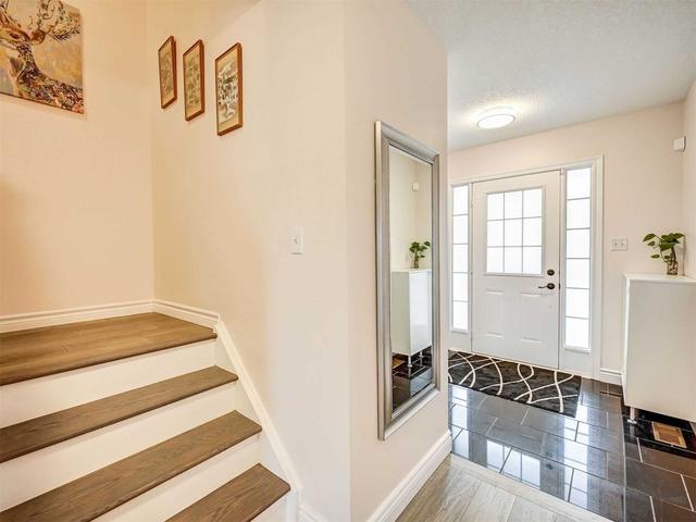 454 Bronco Cres, House attached with 3 bedrooms, 4 bathrooms and 3 parking in Waterloo ON | Image 9