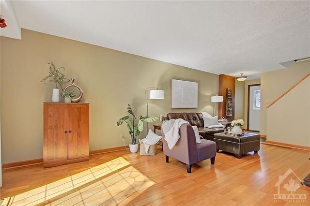 52 Tarquin Crescent, Townhouse with 3 bedrooms, 2 bathrooms and 4 parking in Ottawa ON | Image 11