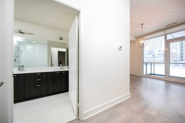 th7 - 30 Roehampton Ave, Condo with 2 bedrooms, 3 bathrooms and 1 parking in Toronto ON | Image 11