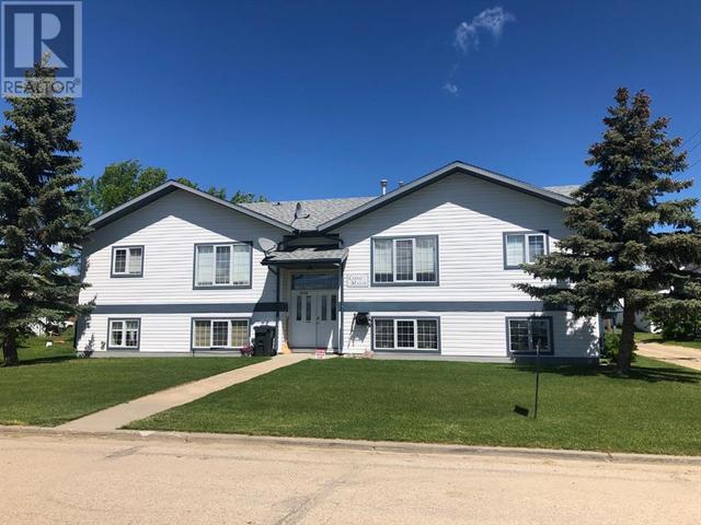 2, - 1006 3 Avenue, Condo with 3 bedrooms, 1 bathrooms and 2 parking in Beaverlodge AB | Card Image