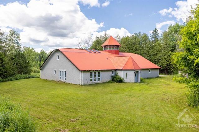 226 Barryvale Road, House detached with 3 bedrooms, 3 bathrooms and 12 parking in Greater Madawaska ON | Image 2