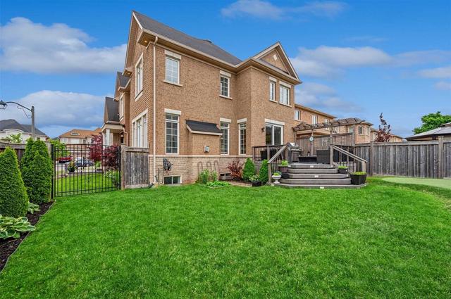 1139 Jezero Cres, House detached with 4 bedrooms, 5 bathrooms and 4 parking in Oakville ON | Image 31