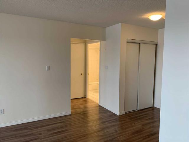1614 - 135 Hillcrest Ave, Condo with 2 bedrooms, 1 bathrooms and 1 parking in Mississauga ON | Image 11