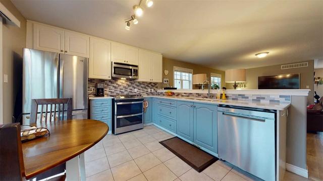 2 Peace Cres, House detached with 2 bedrooms, 3 bathrooms and 4 parking in Peterborough ON | Image 2