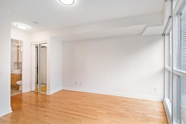 1004 - 21 Carlton St, Condo with 1 bedrooms, 1 bathrooms and 0 parking in Toronto ON | Image 2