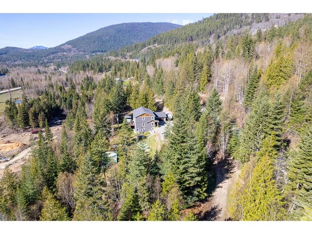 4817 Goat River North Road, House detached with 4 bedrooms, 4 bathrooms and 6 parking in Central Kootenay B BC | Image 76
