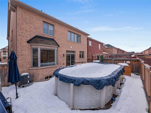 43 Bellcrest Rd, House detached with 4 bedrooms, 4 bathrooms and 4 parking in Brampton ON | Image 11