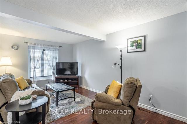 51 - 55 Ashley Cres, Townhouse with 3 bedrooms, 2 bathrooms and 2 parking in London ON | Image 12