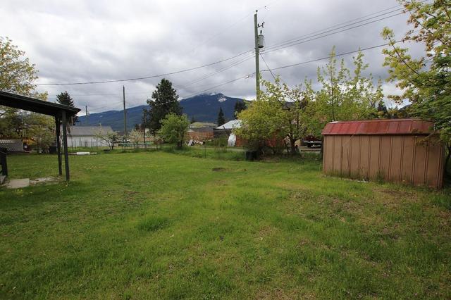 312 6th Avenue, House detached with 2 bedrooms, 1 bathrooms and 4 parking in Nakusp BC | Image 3
