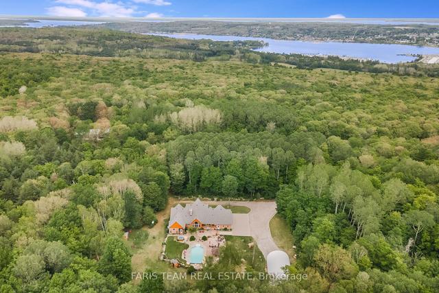 697 Lafontaine Rd E, House detached with 3 bedrooms, 4 bathrooms and 18 parking in Tiny ON | Image 29