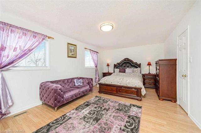 31 Colleyville St, House detached with 4 bedrooms, 4 bathrooms and 6 parking in Brampton ON | Image 13