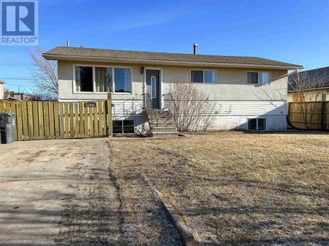 11008 101 Avenue, House detached with 3 bedrooms, 2 bathrooms and null parking in Fort St. John BC | Card Image