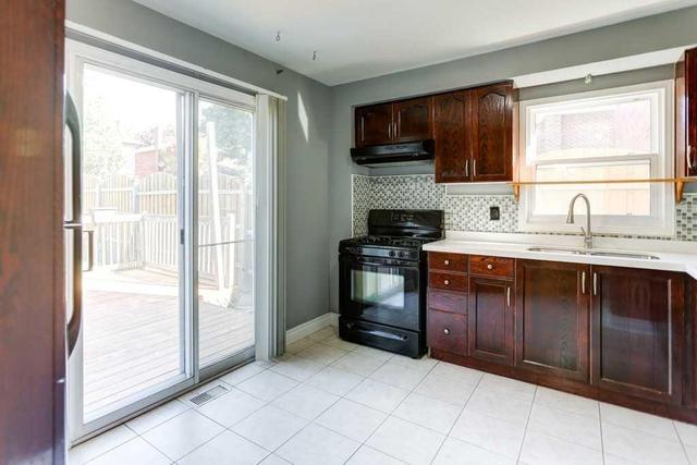 12 Windebanks Dr, House detached with 3 bedrooms, 3 bathrooms and 4 parking in Ajax ON | Image 6