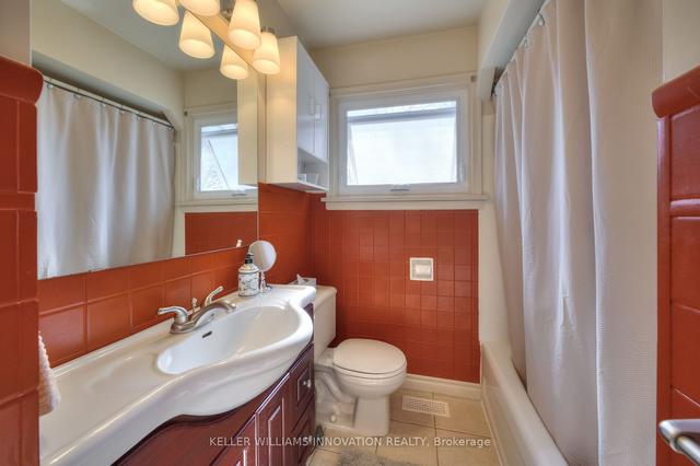 453 Highland Rd E, House detached with 2 bedrooms, 1 bathrooms and 3 parking in Kitchener ON | Image 4