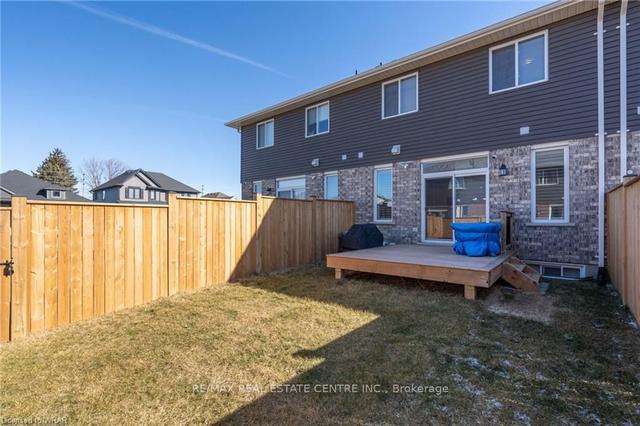 34 Curren Cres, House attached with 3 bedrooms, 4 bathrooms and 5 parking in Tillsonburg ON | Image 6