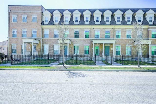 5 Donald Buttress Blvd W, House attached with 3 bedrooms, 4 bathrooms and 3 parking in Markham ON | Image 1
