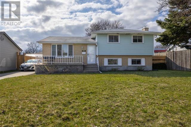 1541 Colborne Road, House detached with 3 bedrooms, 1 bathrooms and null parking in Sarnia ON | Image 1