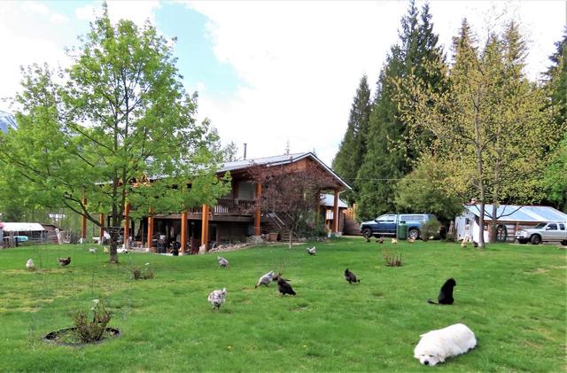 120 Burton Cross Road, House detached with 4 bedrooms, 2 bathrooms and null parking in Central Kootenay K BC | Image 38