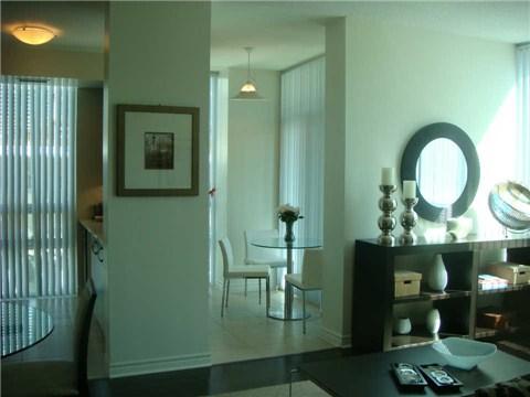 310 - 19 Grand Trunk Cres, Condo with 2 bedrooms, 2 bathrooms and 1 parking in Toronto ON | Image 5