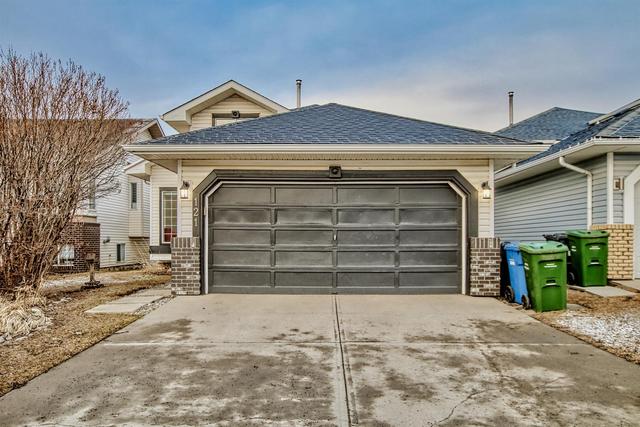 121 Citadel Gardens Nw, House detached with 4 bedrooms, 3 bathrooms and 4 parking in Calgary AB | Image 2