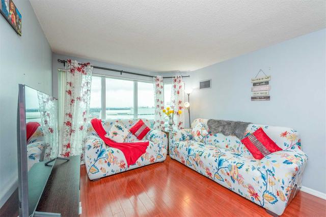 1212 - 11 Lee Centre Dr, Condo with 2 bedrooms, 2 bathrooms and 1 parking in Toronto ON | Image 12