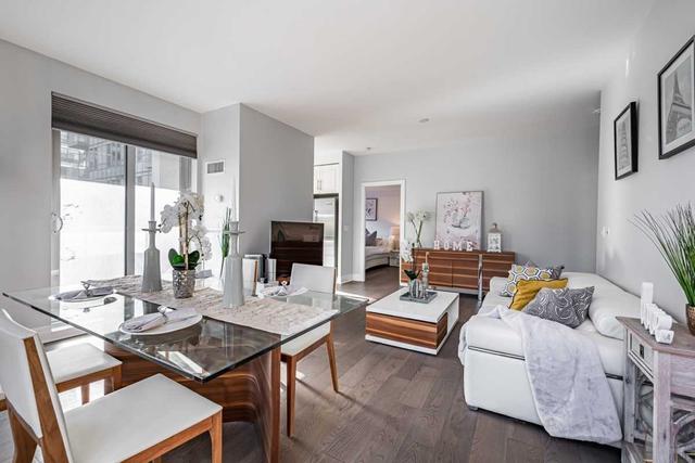 1106 - 35 Balmuto St, Condo with 2 bedrooms, 2 bathrooms and 1 parking in Toronto ON | Image 39