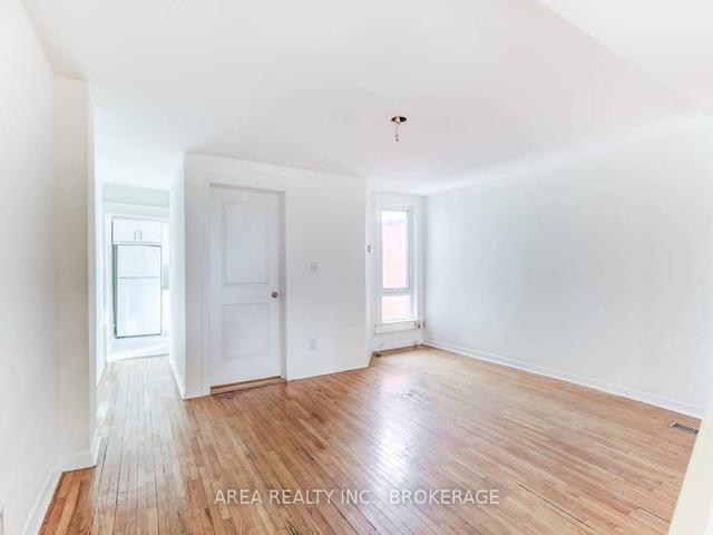 upper - 11 Salisbury Ave, House attached with 2 bedrooms, 1 bathrooms and 0 parking in Toronto ON | Image 14