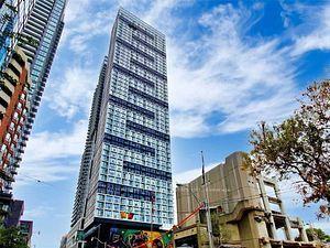 3001 - 181 Dundas St E, Condo with 1 bedrooms, 1 bathrooms and 0 parking in Toronto ON | Image 1