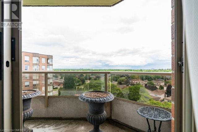 1903 Pilgrims Way Unit# 803, Condo with 2 bedrooms, 2 bathrooms and 1 parking in Oakville ON | Image 31