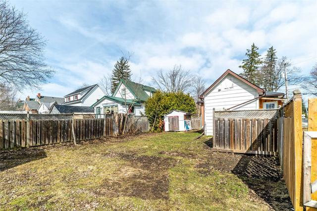 111 Durham St W, House detached with 3 bedrooms, 1 bathrooms and 2 parking in Kawartha Lakes ON | Image 18