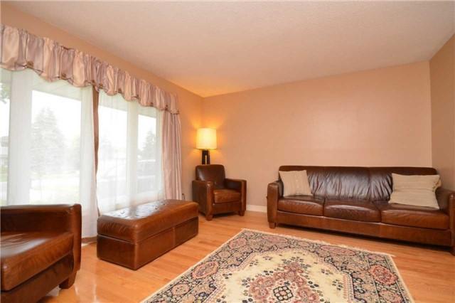 136 Allan Dr, House detached with 4 bedrooms, 3 bathrooms and 3 parking in Caledon ON | Image 4