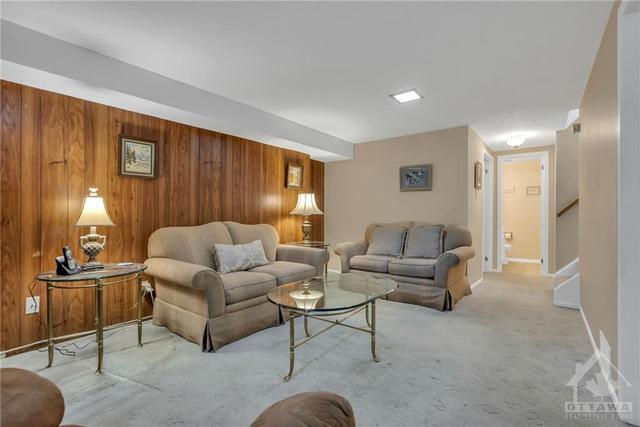 1214 Lassiter Terrace, Townhouse with 3 bedrooms, 2 bathrooms and 1 parking in Ottawa ON | Image 24