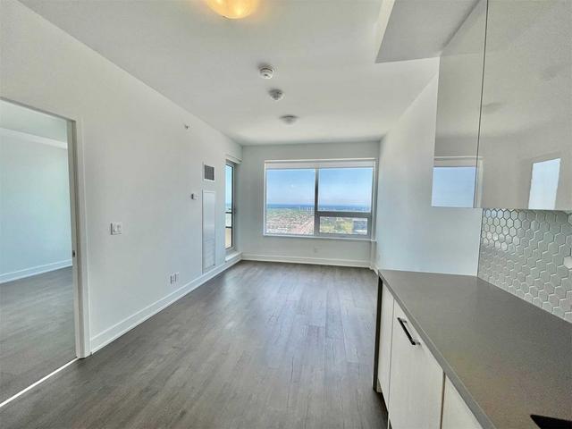 2101 - 297 Oak Walk Dr, Condo with 1 bedrooms, 1 bathrooms and 1 parking in Oakville ON | Image 2
