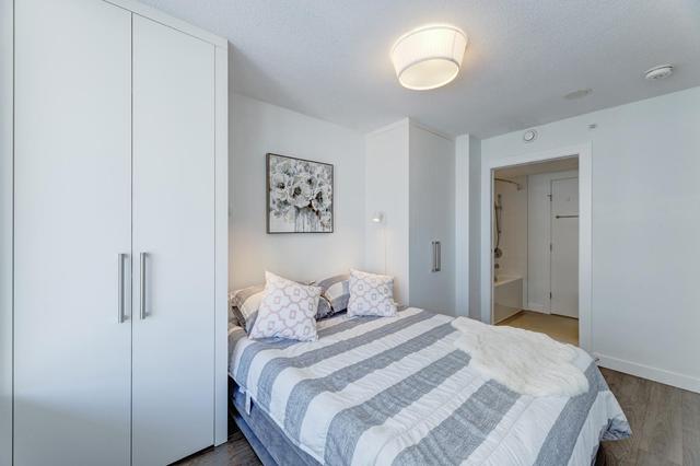 1906 - 988 Quayside Drive, Condo with 1 bedrooms, 1 bathrooms and null parking in New Westminster BC | Card Image
