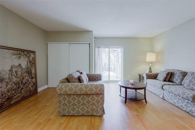 203 - 35 Hunt Ave, Condo with 2 bedrooms, 2 bathrooms and 1 parking in Richmond Hill ON | Image 9